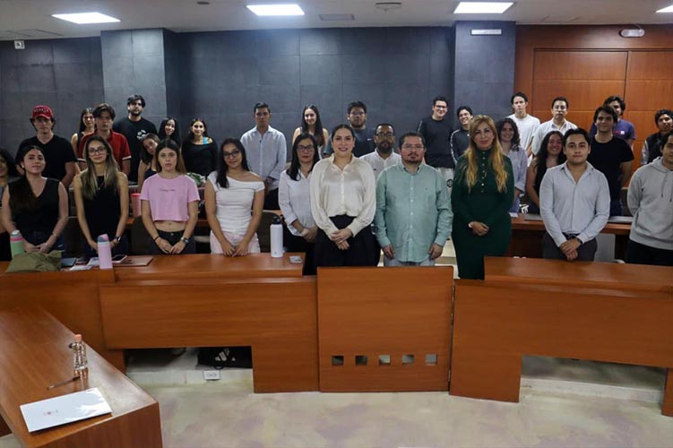 Magistrada del Teqroo expone sobre derechos políticos de mujeres jóvenes