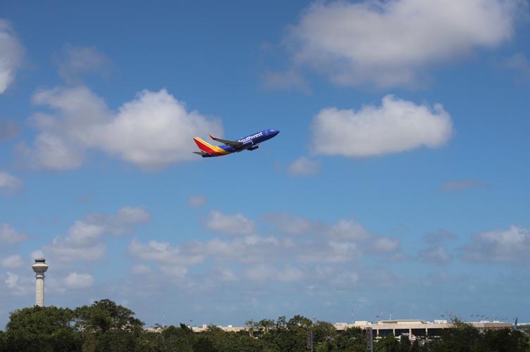 ¡Cielo Despejado y Pistas Llenas! El Caribe Mexicano con 585 vuelos para este lunes