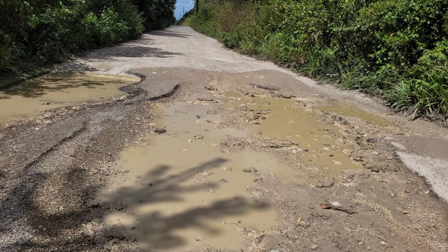 Comunidades de Carrillo Puerto denuncian vía estatal intransitable