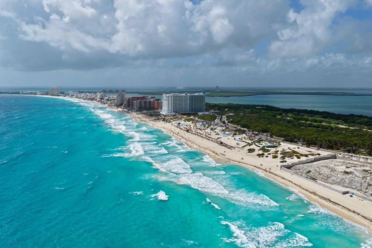 Cancún rompe previsiones y recibe casi 30 mil turistas en Spring Break