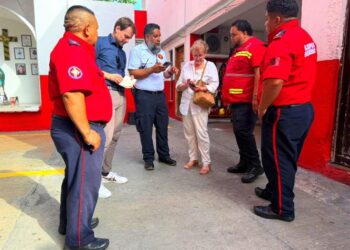Delegación alemana recorre instalaciones de Bomberos Cancún