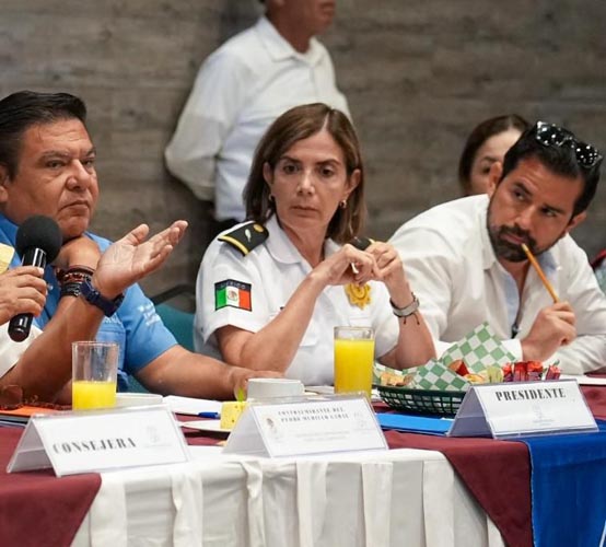 Cierres inesperados en puerto de Isla Mujeres golpean al turismo náutico