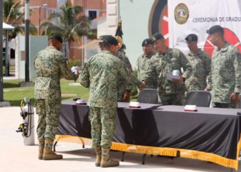 Elementos de élite de la Guardia Nacional concluyen curso especializado de buceo militar en Cozumel