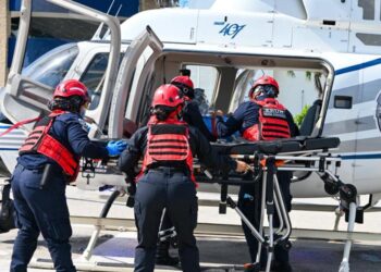 Helicóptero “Albatros” evacúa a policía lesionado en Lázaro Cárdenas