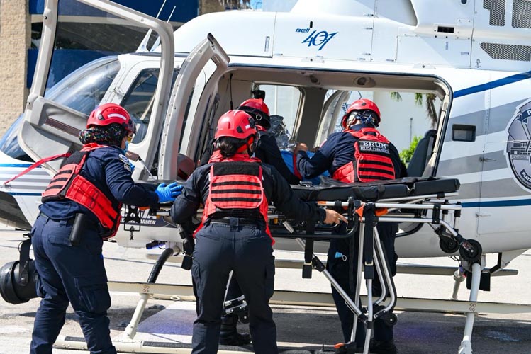 Helicóptero “Albatros” evacúa a policía lesionado en Lázaro Cárdenas