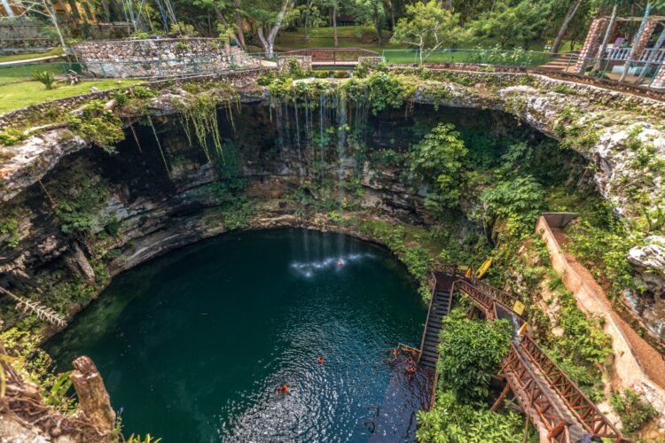 Cenotes, tirolesas y selva: la apuesta turística de Valladolid