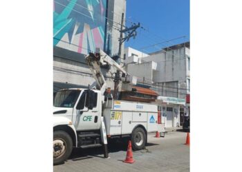 CFE restablece servicio tras falla eléctrica en transformador en Playa del Carmen