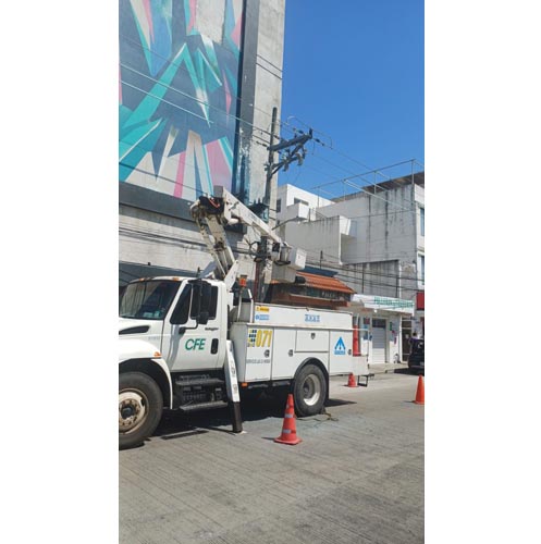 CFE restablece servicio tras falla eléctrica en transformador en Playa del Carmen