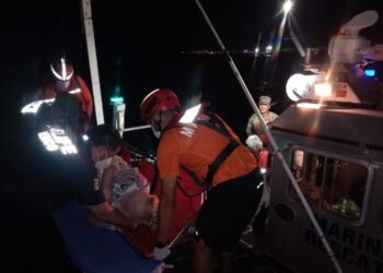 Marina auxilia a turista extranjera tras emergencia médica en crucero frente a Isla Mujeres