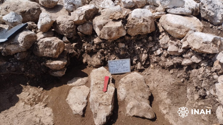 Descubren posible altar maya en obras del Tren Maya de carga
