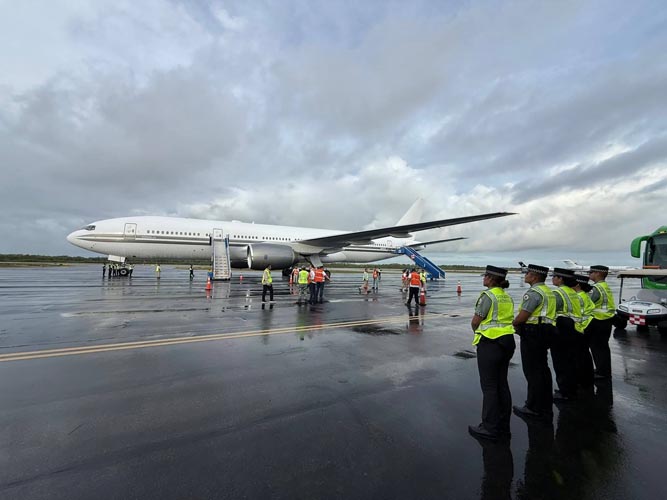 Selección de Uruguay arriba al Aeropuerto de Cancún entre lluvia y vigilancia reforzada