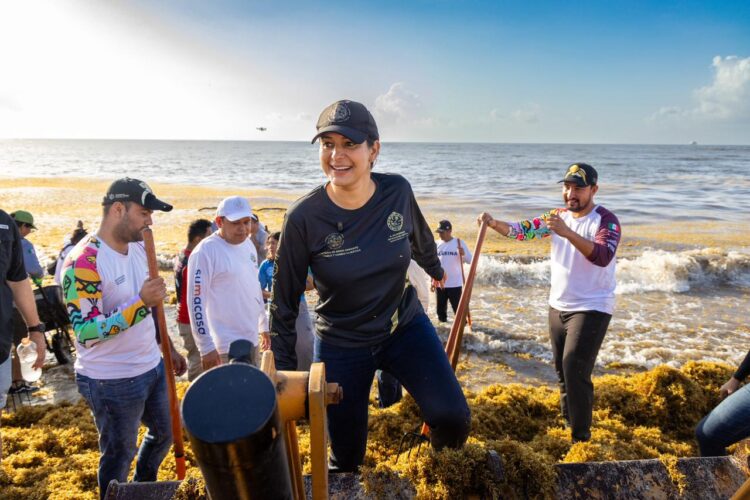 Más de 2 mil personas se unen contra el sargazo en Playa del Carmen