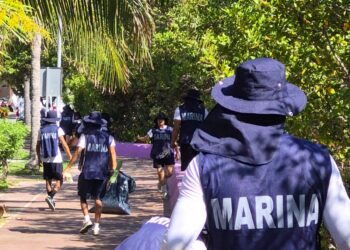 Marina y autoridades retiran 100 kilos de basura en Laguna Salina Grande