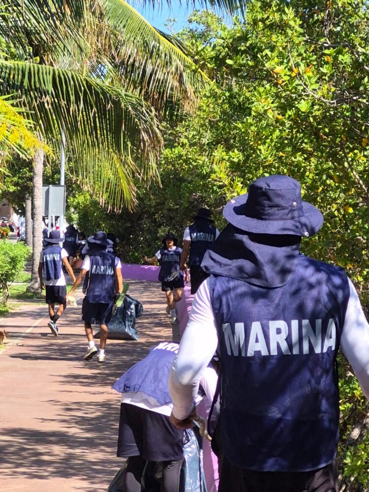 Marina y autoridades retiran 100 kilos de basura en Laguna Salina Grande