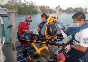 Marina auxilia a bebé de 42 días y lo traslada de Isla Mujeres a Cancún