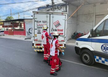 Chofer sufre crisis epiléptica, choca y provoca la muerte de un compañero