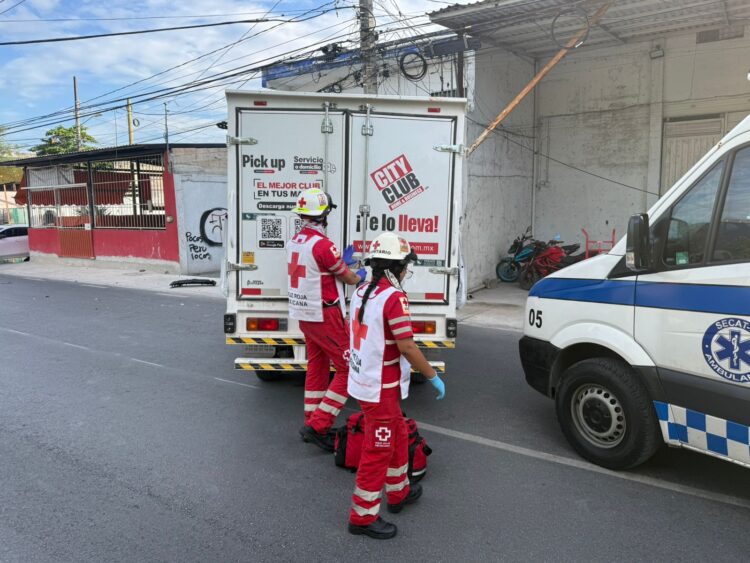 Chofer sufre crisis epiléptica, choca y provoca la muerte de un compañero
