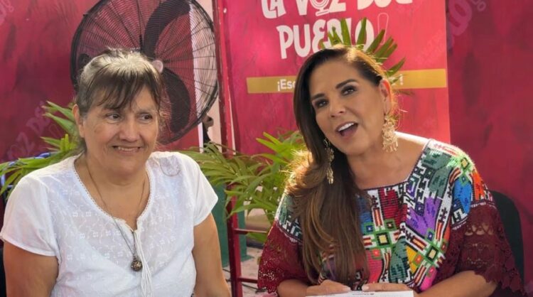 Mara Lezama entrega apoyos y documentos a familias en Puerto Morelos