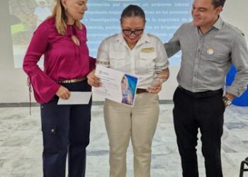 Reconocen a personal de seguridad y mantenimiento de hoteles