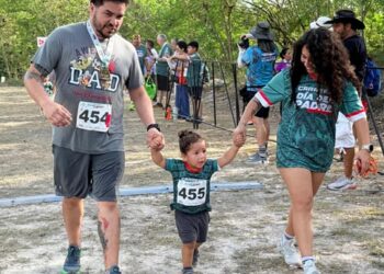 Familias y atletas celebran el Día del Padre con fiesta deportiva en Cancún