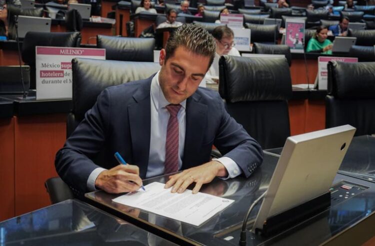 Gino Segura deja el Senado y busca fortalecer la 4T en Quintana Roo