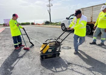 Avanzan los trabajos de bacheo en avenidas y colonias de Isla Mujeres