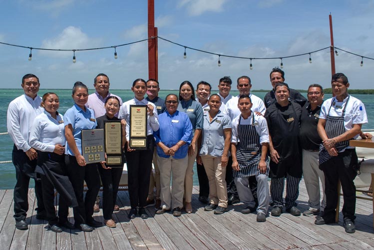 Premian excelencia de Grupo Sunset World