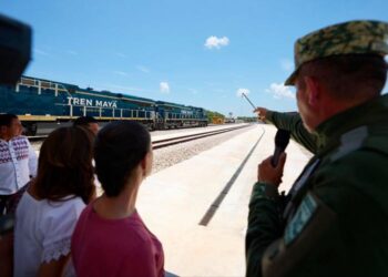 Llegan las primeras locomotoras del Tren Maya de carga; Sheinbaum anuncia su operación para enero