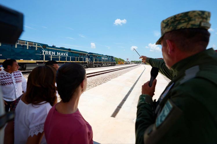 Llegan las primeras locomotoras del Tren Maya de carga; Sheinbaum anuncia su operación para enero