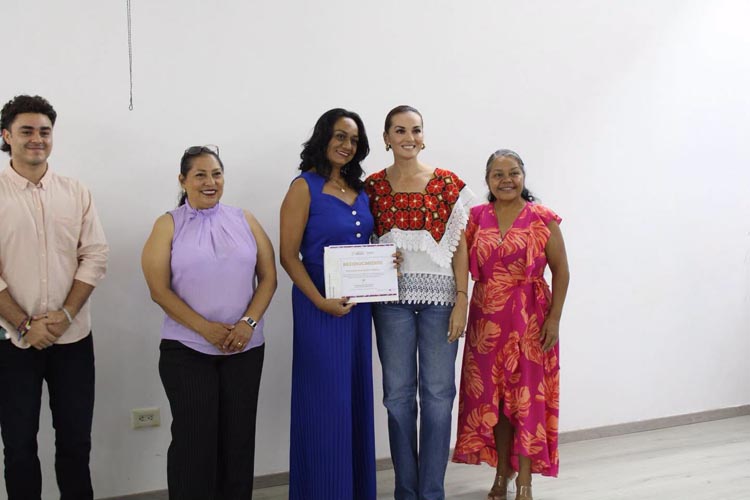 Reconocen a bibliotecarias y bibliotecarios por su labor en favor de la lectura en Quintana Roo