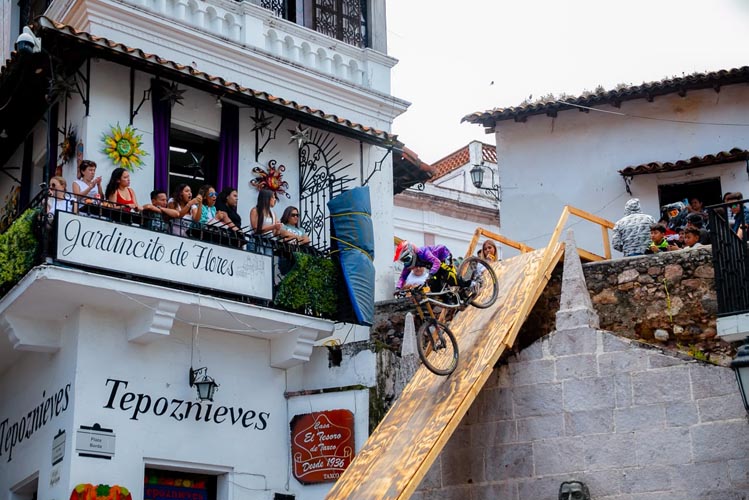 Taxco celebra 24 años como Pueblo Mágico y presume su riqueza histórica, artesanal y gastronómica