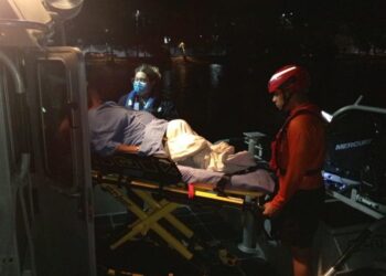 Marina auxilia a mujer embarazada y la traslada de Isla Mujeres a Cancún