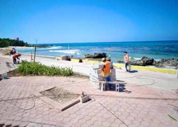 Avanzan las obras de rehabilitación en el Paseo de las Sirenas