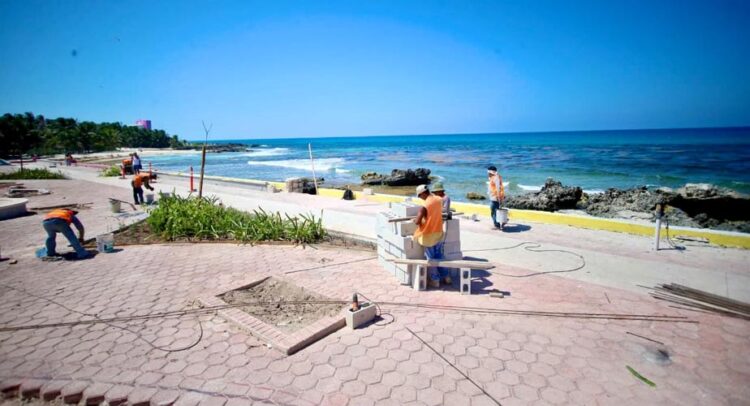 Avanzan las obras de rehabilitación en el Paseo de las Sirenas