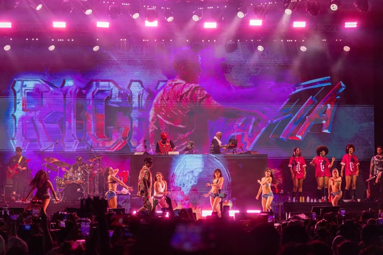 Rich Mafia enciende la Feria del Carmen; más de 25 mil personas disfrutan una noche de música y fiesta