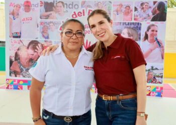 Suemi González recorre colonias de Isla Mujeres para atender de cerca a las familias