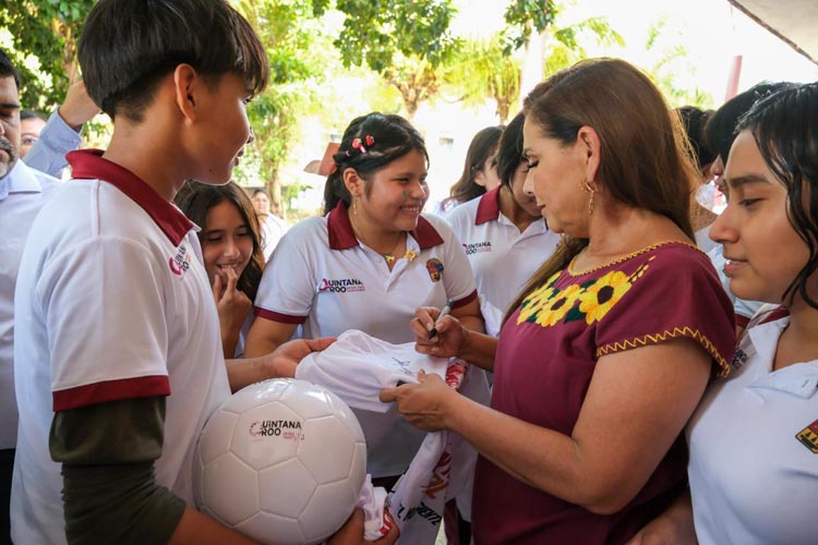 Huay-Pix recibe domo escolar tras 44 años de espera en Huay-Pix