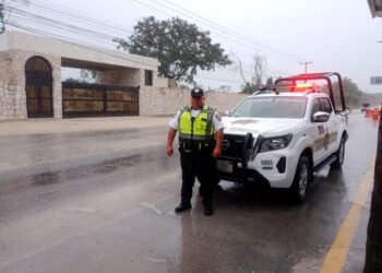 Cancún despliega operativo por lluvias para evitar inundaciones y proteger a la población