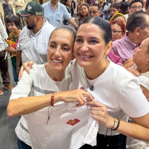 Después de 30 años, 474 familias de la Colosio reciben por fin las escrituras de sus viviendas