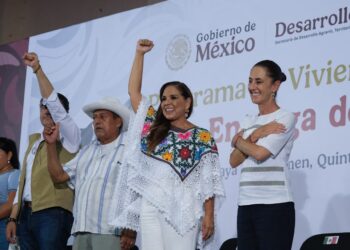 Después de 30 años, 474 familias de la Colosio reciben por fin las escrituras de sus viviendas