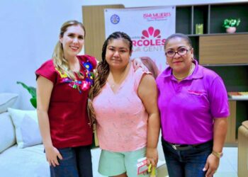 Atenea Gómez escucha y atiende de manera directa a familias de la Zona Continental