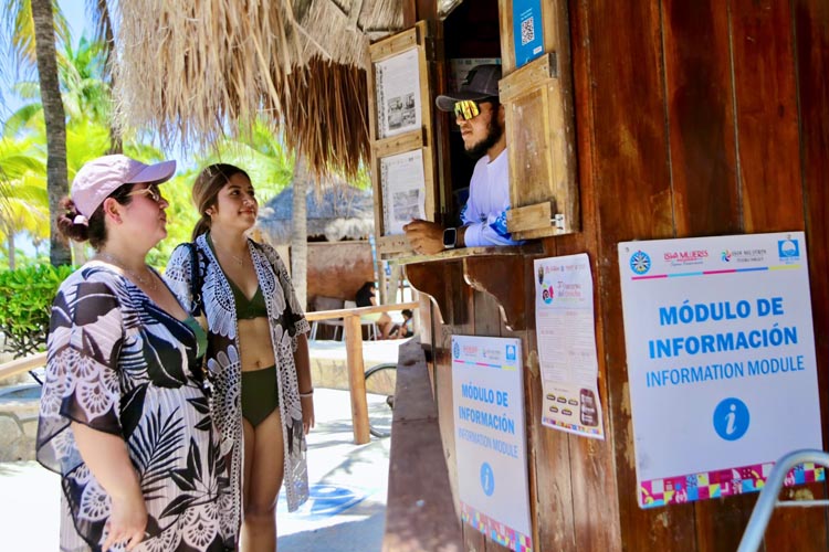 Isla Mujeres refuerza la atención al turismo con módulos informativos