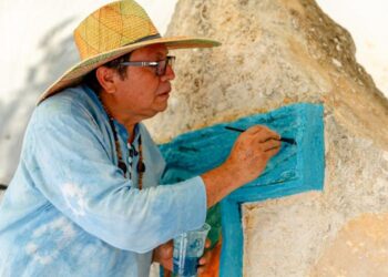 Las icónicas letras de Tulum se transforman para rendir homenaje a la herencia maya