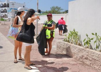 Refuerzan vigilancia y acciones preventivas en playas de Isla Mujeres durante las vacaciones de verano