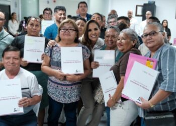 Infonavit da certeza jurídica a 100 familias de Cancún