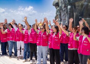 Grupo Xcaret equipa a jóvenes de CAPTA para reforzar atención al turista en Playa del Carmen