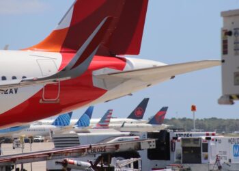 Caen 4.5% las entradas aéreas de turistas internacionales a México