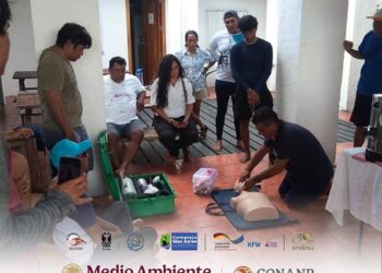 Capacitan a pescadores y ecoguardas para reforzar la conservación de Banco Chinchorro