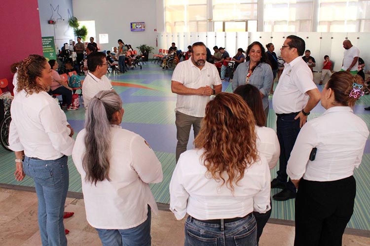 Taxistas de Cancún se suman al Boteo Teletón 2026 tras visitar el CRIT Quintana Roo