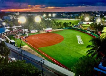 Isla Mujeres estrena primer campo de béisbol infantil de Quintana Roo